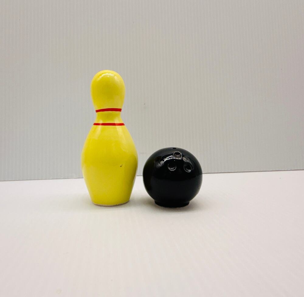 • VTG Ceramic Bowling Pin & Ball S&P Shakers Yellow Red Black Retro Kitschy